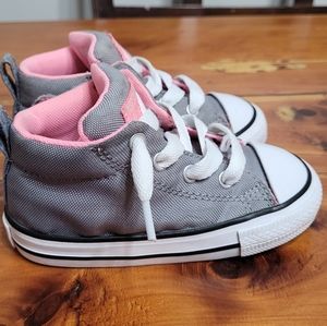 Sale 2 for $20 Converse size 7 toddler